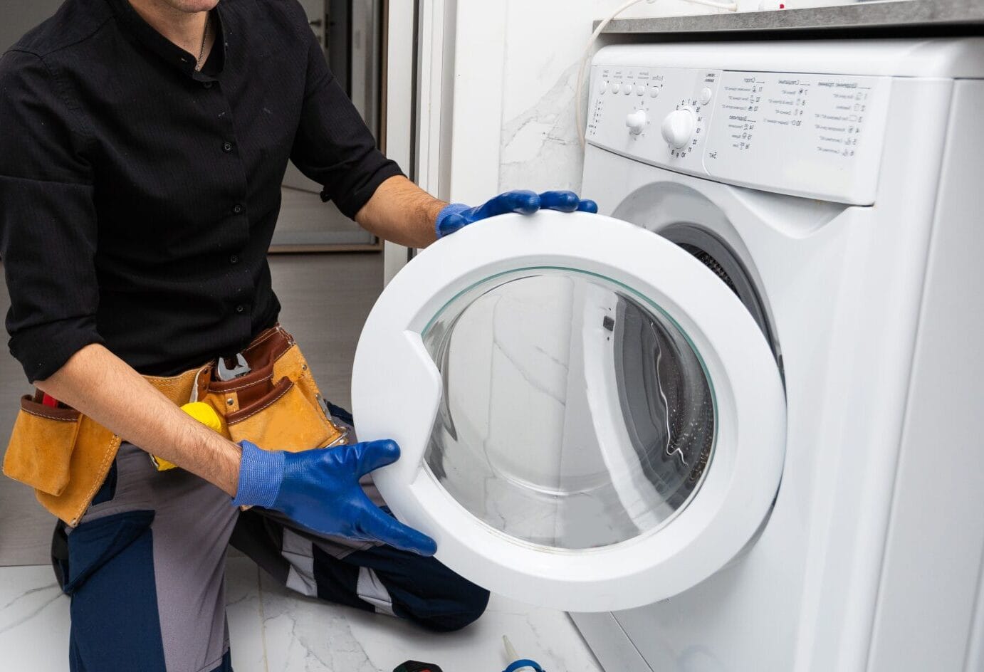 studio-photo-of-washing-machine-repairman-2025-01-10-03-23-26-utc-min